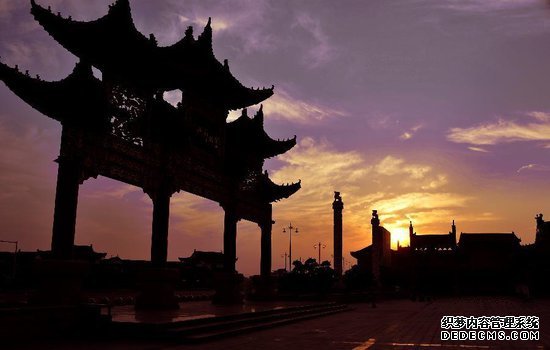 ������ϼ��ӳ�µĺ���ʡ������һ��԰�ڵ��½��¹���¥��